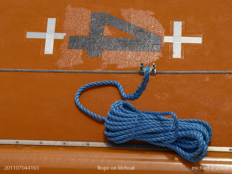 Rope on lifeboat